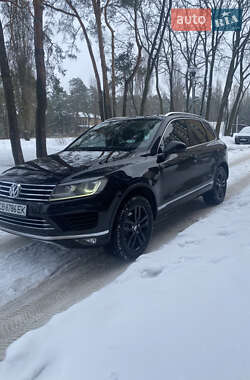 Внедорожник / Кроссовер Volkswagen Touareg 2014 в Чернигове