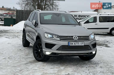 Внедорожник / Кроссовер Volkswagen Touareg 2014 в Сарнах