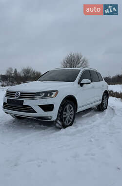 Внедорожник / Кроссовер Volkswagen Touareg 2015 в Киеве