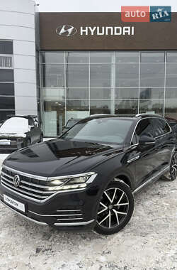 Позашляховик / Кросовер Volkswagen Touareg 2022 в Києві