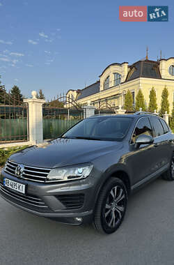 Внедорожник / Кроссовер Volkswagen Touareg 2015 в Виннице
