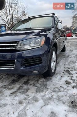 Внедорожник / Кроссовер Volkswagen Touareg 2013 в Киеве