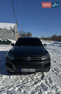 Позашляховик / Кросовер Volkswagen Touareg 2012 в Острозі