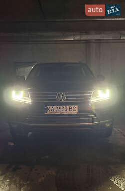 Позашляховик / Кросовер Volkswagen Touareg 2015 в Києві