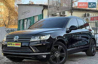 Внедорожник / Кроссовер Volkswagen Touareg 2016 в Николаеве