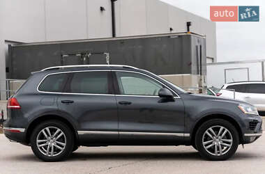 Позашляховик / Кросовер Volkswagen Touareg 2015 в Києві