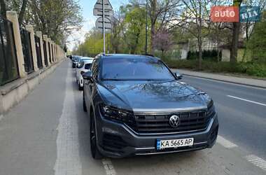 Внедорожник / Кроссовер Volkswagen Touareg 2020 в Киеве
