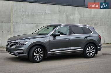 Внедорожник / Кроссовер Volkswagen Touareg 2019 в Киеве