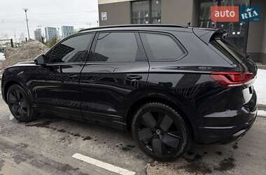 Позашляховик / Кросовер Volkswagen Touareg 2020 в Києві