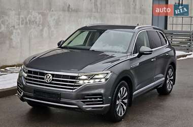 Позашляховик / Кросовер Volkswagen Touareg 2019 в Києві