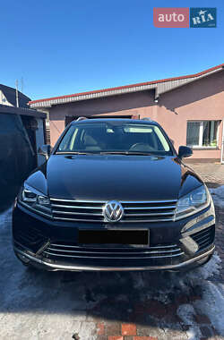 Позашляховик / Кросовер Volkswagen Touareg 2015 в Києві