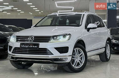 Позашляховик / Кросовер Volkswagen Touareg 2015 в Миколаєві