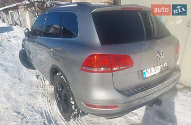 Внедорожник / Кроссовер Volkswagen Touareg 2011 в Киеве