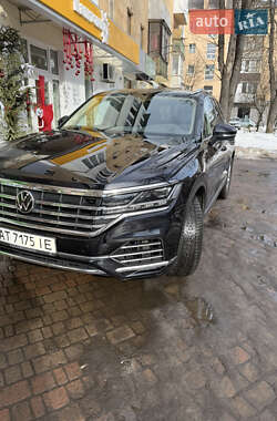 Позашляховик / Кросовер Volkswagen Touareg 2018 в Івано-Франківську