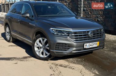 Позашляховик / Кросовер Volkswagen Touareg 2019 в Рівному