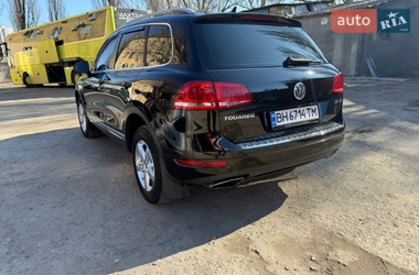 Позашляховик / Кросовер Volkswagen Touareg 2011 в Білгороді-Дністровському