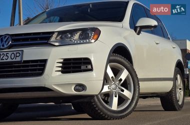 Внедорожник / Кроссовер Volkswagen Touareg 2014 в Киеве