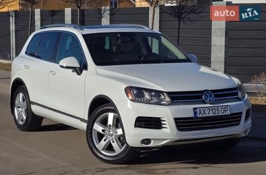 Позашляховик / Кросовер Volkswagen Touareg 2014 в Києві
