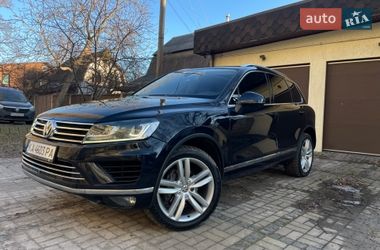 Позашляховик / Кросовер Volkswagen Touareg 2015 в Києві