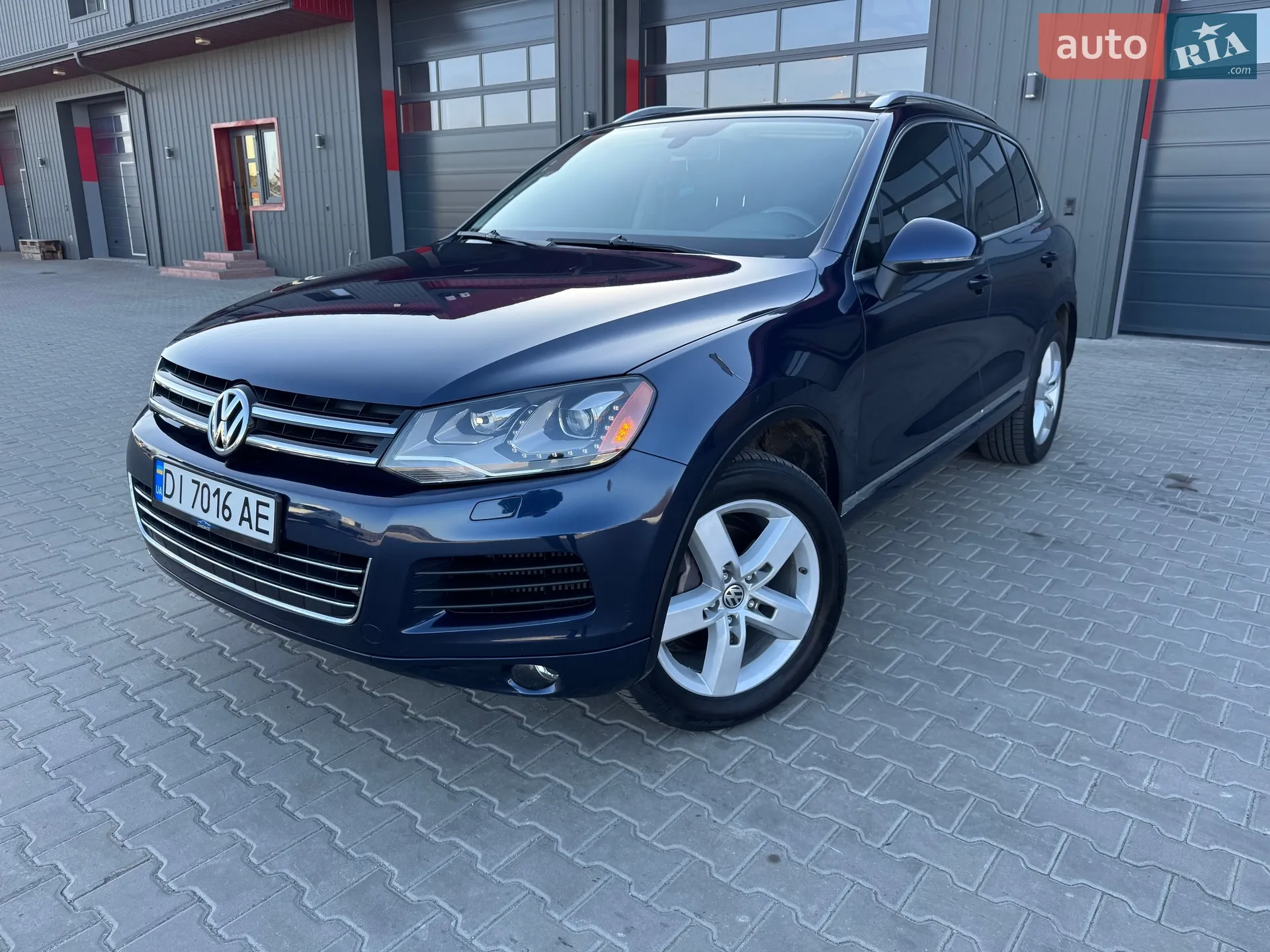 2013 Volkswagen Touareg - мініатюра 2
