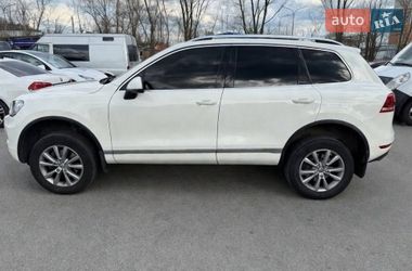 Позашляховик / Кросовер Volkswagen Touareg 2011 в Києві