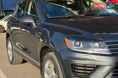 Позашляховик / Кросовер Volkswagen Touareg 2015 в Львові