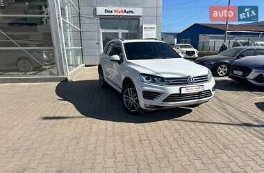 Внедорожник / Кроссовер Volkswagen Touareg 2015 в Черновцах
