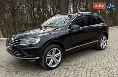 Внедорожник / Кроссовер Volkswagen Touareg 2015 в Черновцах