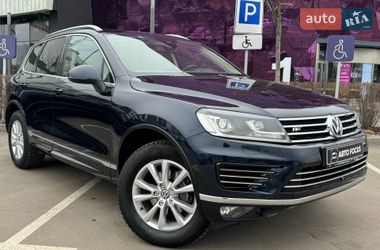 Внедорожник / Кроссовер Volkswagen Touareg 2015 в Киеве
