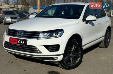 Позашляховик / Кросовер Volkswagen Touareg 2015 в Києві