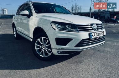 Позашляховик / Кросовер Volkswagen Touareg 2015 в Києві