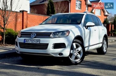 Позашляховик / Кросовер Volkswagen Touareg 2014 в Києві