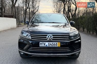 Позашляховик / Кросовер Volkswagen Touareg 2015 в Запоріжжі