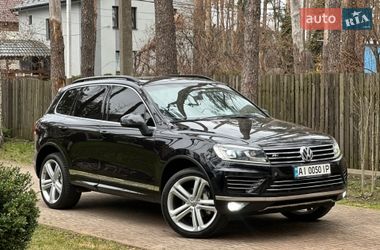 Позашляховик / Кросовер Volkswagen Touareg 2015 в Києві