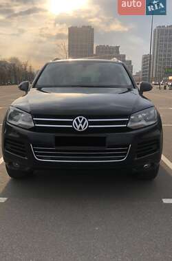 Внедорожник / Кроссовер Volkswagen Touareg 2011 в Киеве