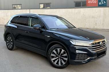 Внедорожник / Кроссовер Volkswagen Touareg 2021 в Киеве