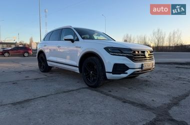 Позашляховик / Кросовер Volkswagen Touareg 2018 в Києві
