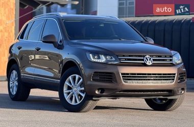 Внедорожник / Кроссовер Volkswagen Touareg 2012 в Киеве
