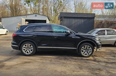Внедорожник / Кроссовер Volkswagen Touareg 2019 в Киеве