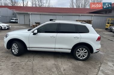 Внедорожник / Кроссовер Volkswagen Touareg 2013 в Киеве
