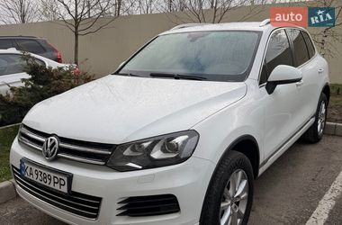 Внедорожник / Кроссовер Volkswagen Touareg 2013 в Киеве
