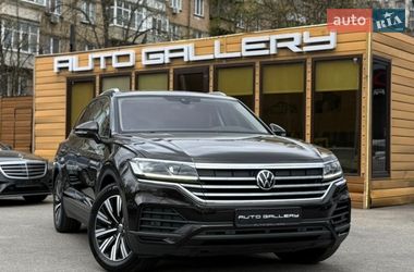 Позашляховик / Кросовер Volkswagen Touareg 2020 в Києві