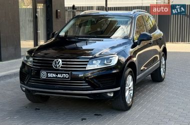 Внедорожник / Кроссовер Volkswagen Touareg 2015 в Ужгороде