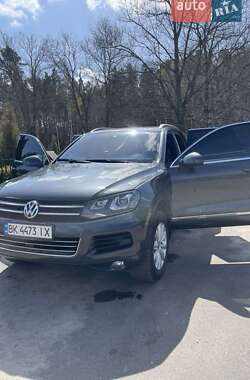 Позашляховик / Кросовер Volkswagen Touareg 2011 в Сарнах