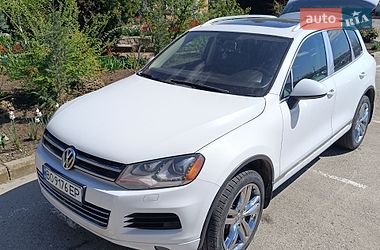 Внедорожник / Кроссовер Volkswagen Touareg 2014 в Николаеве