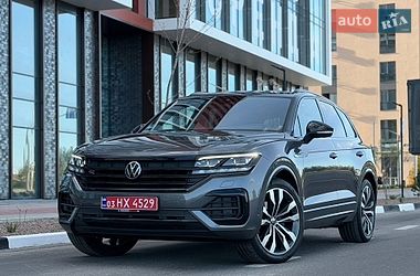 Позашляховик / Кросовер Volkswagen Touareg 2022 в Рівному