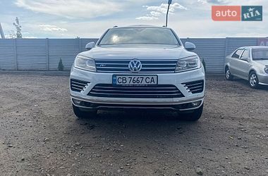 Позашляховик / Кросовер Volkswagen Touareg 2015 в Києві