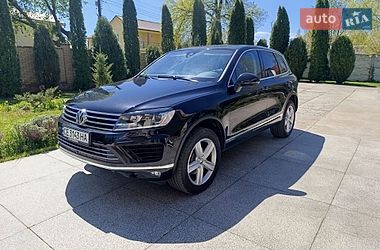 Позашляховик / Кросовер Volkswagen Touareg 2016 в Чернівцях