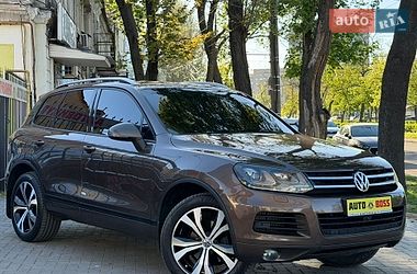 Внедорожник / Кроссовер Volkswagen Touareg 2014 в Николаеве