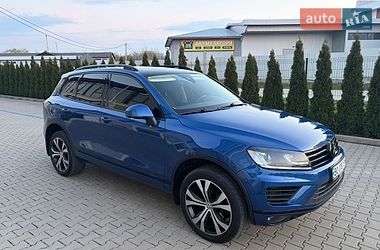 Позашляховик / Кросовер Volkswagen Touareg 2017 в Чернівцях